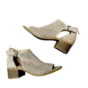VGUC Justice Heeled Sandal size‎ 6.